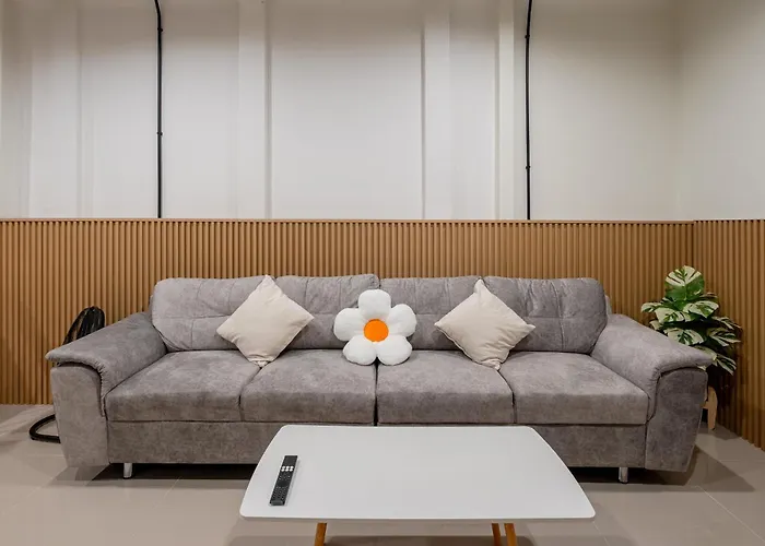 The House Chinatown 3br